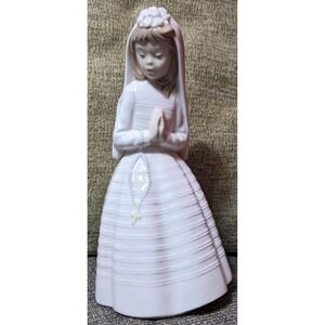Nao by Lladro First Communion Praying Girl Made in Spain Porcelain Figurine